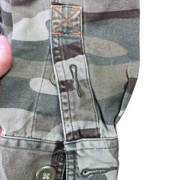 Delia*s women’s M camo button down jacket - Picture 4 of 6